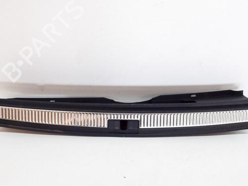 Used Tailgate trim SKODA SUPERB III Estate (3V5) 1.5 TSi (150 hp) 28045715