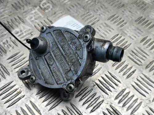 Used Vacuum pump VOLVO V70 II (285) D5 (163 hp) 31592821