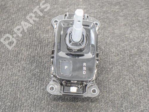 automatic-gearbox-selector-volvo-xc40-536-t4-awd-xc40-31437334-10339373-31437334ae-2017-7891202 main image