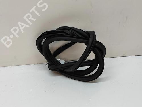 Gummiliste SKODA SUPERB III Estate (3V5) 2.0 TDI (150 hp) 26281119