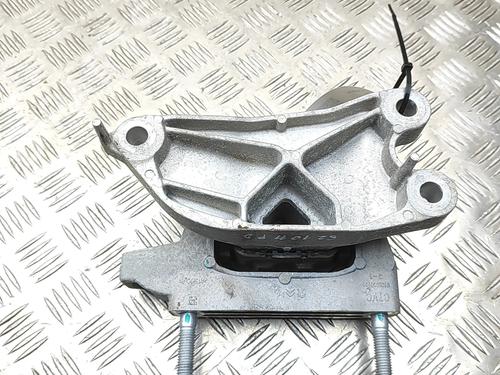 Used Engine mount Engine mount PEUGEOT 2008 II (UD_, US_, UY_, UJ_, UR_, UC_) e-2008 (UKZKXZ) (136 hp) 34560157 34560157
