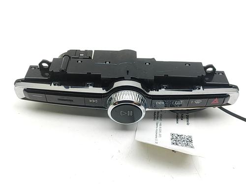 switch-volvo-v60-ii-225-2018-33384421 main image