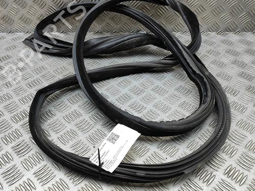 Used Rubber door seal BMW 6 Coupe (F13) 640 d (313 hp) 31715408