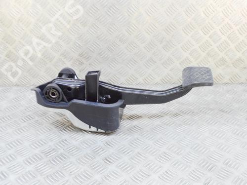 pedal-mercedes-benz-e-class-w213-e-220-d-213004-a2052920415-a2052920407-2016-13928452 main image