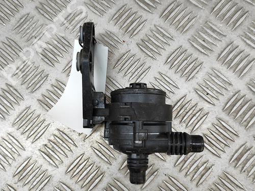 Used Auxiliary water pump BMW X5 (G05, F95) xDrive M 50 d (400 hp) 18036586