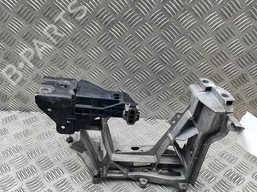 Used Right headlight support Right headlight support 37177004 37177004
