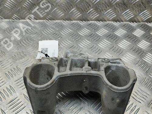 Used Engine mount Engine mount PEUGEOT 2008 II (UD_, US_, UY_, UJ_, UR_, UC_) e-2008 (UKZKXZ) (136 hp) 33797867 33797867