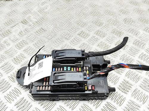 Used Fuse box Fuse box 37076942 37076942