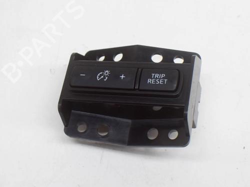 Used Switch NISSAN QASHQAI II (J11, J11_) 1.5 dCi (110 hp) 27751226