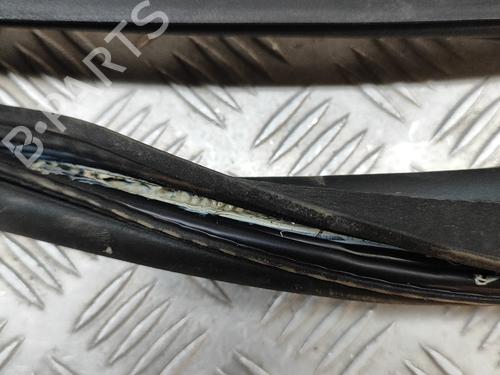 Rubber door seal TESLA MODEL X (5YJX) P100D AWD | BP25217857C142 