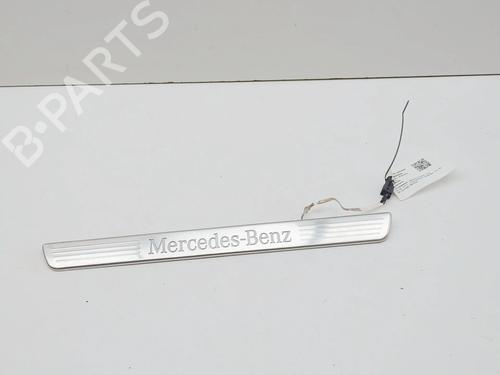 Used Right sideskirt Right sideskirt MERCEDES-BENZ GLA-CLASS (X156) GLA 180 (156.942) (122 hp) 40014457 40014457
