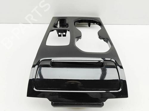 Used Middle console Middle console VOLVO XC40 (536) B4 Mild-Hybrid (197 hp) 33379453 33379453