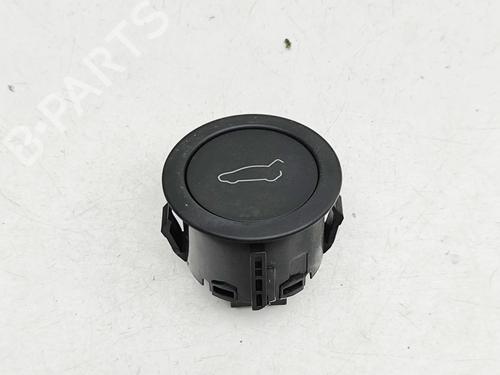 switch-tesla-model-3-5yj3-2017-33697711 main image