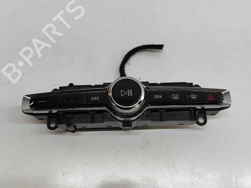 switch-volvo-v60-ii-225-2018-33374804 main image