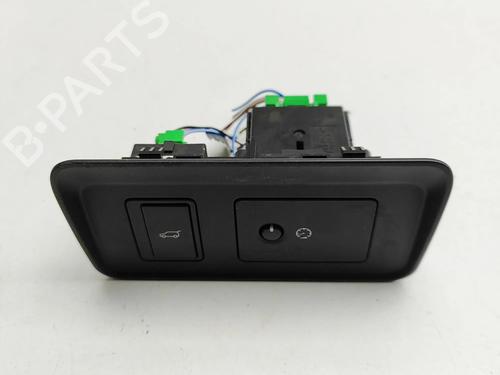 switch-land-rover-discovery-v-l462-2016-33390271 main image