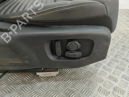 Right front seat LAND ROVER DISCOVERY V (L462) D300 MHEV 4x4 | BP32458965C16
