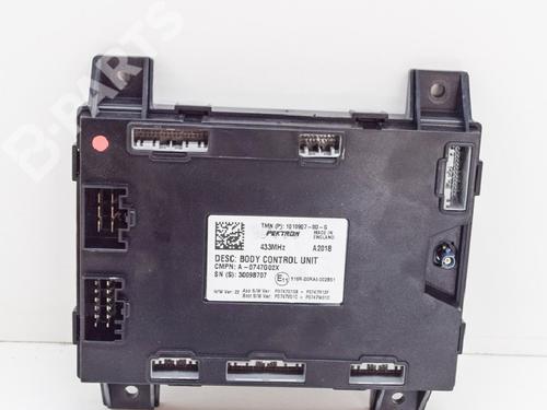 Used Control unit Control unit TESLA MODEL S (5YJS) 75 (388 hp) 7798429 7798429