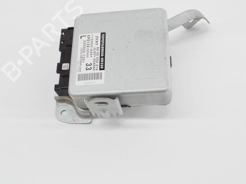 Used Electronic module TOYOTA YARIS (_P13_) 1.5 Hybrid (NHP130_, NHP130) (101 hp) 13928113