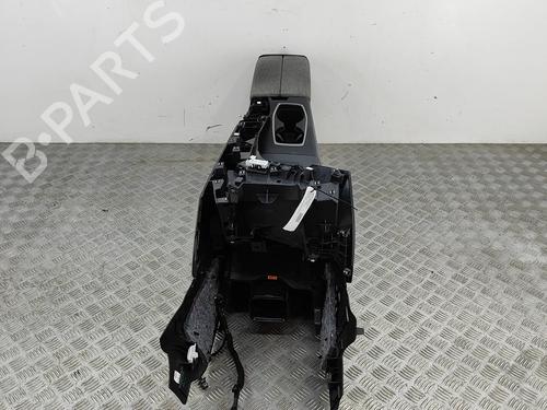 Used Middle console Middle console PEUGEOT 3008 III (KA_, KB_, KC_) e-210 (KCZKZX) (213 hp) 28590136 28590136
