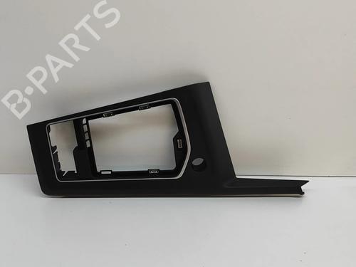 middle-console-vw-golf-viii-cd1-da1-2019-28431783 main image