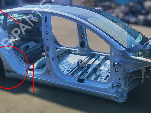 aleta-trasera-derecha-tesla-model-3-5yj3-2017-38515425 main image