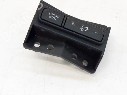 Used Switch NISSAN QASHQAI II (J11, J11_) 1.2 DIG-T (115 hp) 6750203