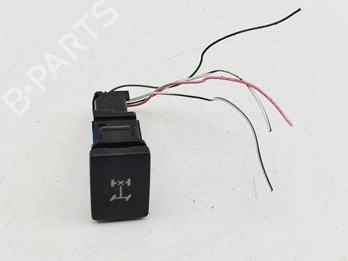 switch-toyota-hilux-viii-pickup-_n1_-2015-34037364 main image