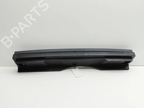 Pynteliste til bagklap Pynteliste til bagklap PEUGEOT 2008 II (UD_, US_, UY_, UJ_, UR_, UC_) e-2008 (UKZKXZ) (136 hp) 36180986 36180986