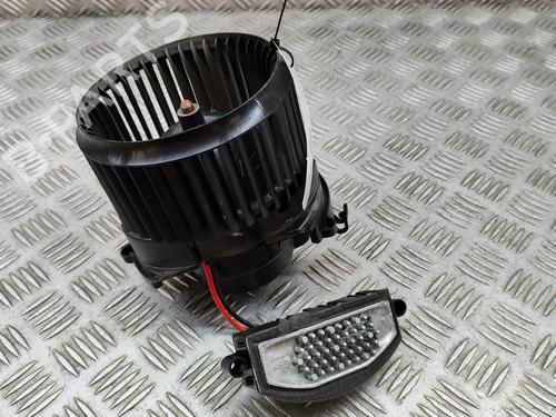 Used Heater blower motor BMW X1 (F48) xDrive 25 e Plug-in-Hybrid (220 hp) 27770379