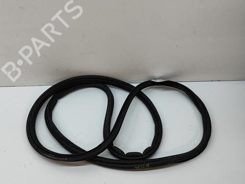Used Rubber door seal PEUGEOT 3008 II SUV (MC_, MR_, MJ_, M4_) Hybrid (224 hp) 28554232