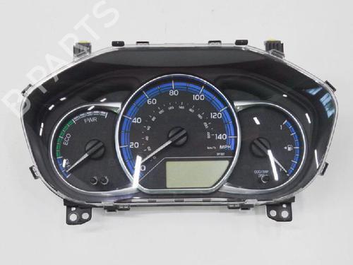 Used Instrument cluster TOYOTA YARIS (_P13_) 1.5 Hybrid (NHP130_, NHP130) (101 hp) 6752592