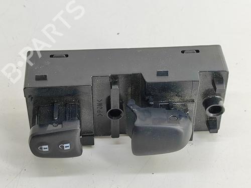Used Right front window switch NISSAN LEAF (ZE1) Electric (150 hp) 28446562