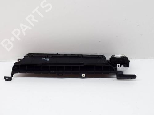 air-vent-tesla-model-3-5yj3-2017-27756819 main image