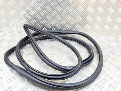 Used Rubber door seal TOYOTA YARIS (_P13_) 1.5 Hybrid (NHP130_) (101 hp) 14627017