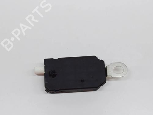 Electronic module TESLA MODEL Y (5YJY) EV Performance All-wheel Drive | BP33351439M83 - Image 3