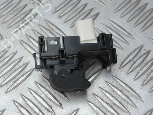 Used Right rear window switch TOYOTA YARIS (_P13_) 1.3 (NSP130_, NSP130) (99 hp) 6724207