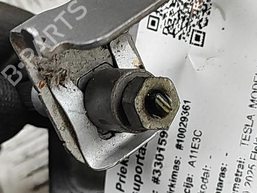 Left front brake caliper TESLA MODEL Y (5YJY) Long Range All-wheel Drive | BP30856735M105