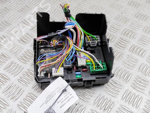 Used Fuse box Fuse box 39381045 39381045
