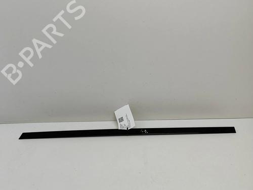 other-land-rover-range-rover-velar-l560-20-d240-sd4-4x4-j8a2255a60ad-2017-16945199 main image