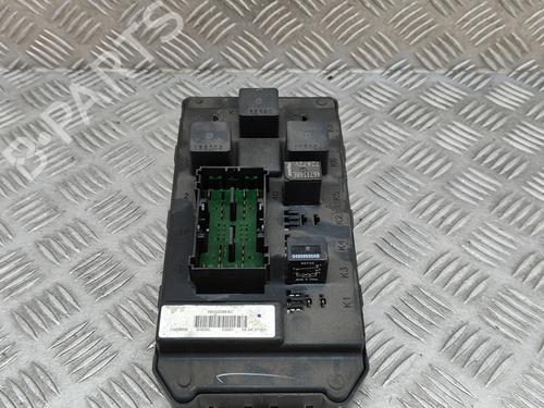 Used Fuse box JEEP GRAND CHEROKEE III (WH, WK) 4.7 V8 4x4 (231 hp) 25218281