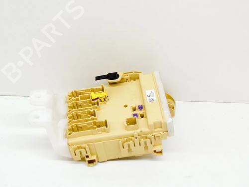 Used Fuse box Fuse box TOYOTA AURIS (_E18_) 1.8 Hybrid (ZWE186_, ZWE186R) (136 hp) 8837303 8837303