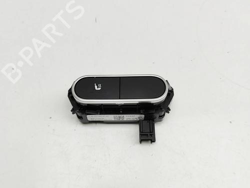 switch-mercedes-benz-gla-h247-2020-30885456 main image