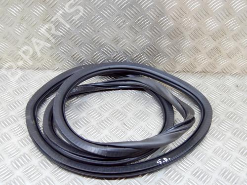 Gummiliste Gummiliste PEUGEOT 2008 II (UD_, US_, UY_, UJ_, UR_, UC_) 1.2 PureTech 100 (USHNK) (101 hp) 14645701 14645701