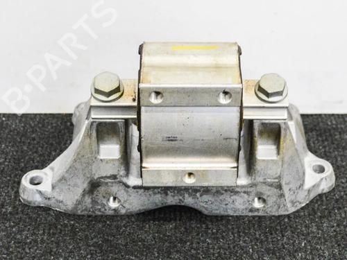 Used Gearbox mount Gearbox mount MERCEDES-BENZ C-CLASS (W205) C 220 d 4-matic (205.005) (170 hp) 6747943 6747943