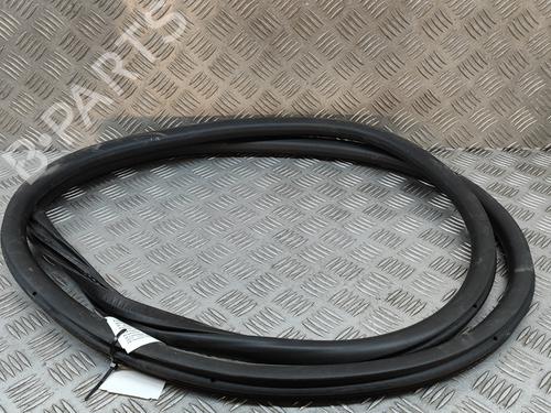 Used Rubber door seal PEUGEOT 2008 II (UD_, US_, UY_, UJ_, UR_, UC_) 1.2 PureTech 130 (USHNS, URHNS) (130 hp) 28553173