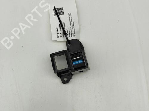 switch-nissan-leaf-ze1-2017-27797037 main image