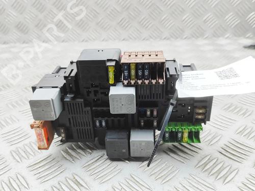 Used Fuse box Fuse box 37722415 37722415