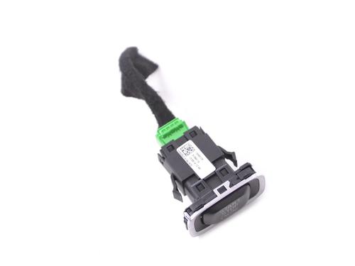 switch-volvo-v40-hatchback-525-2012-2013-2014-2015-2016-2017-2018-2019-33344458 main image