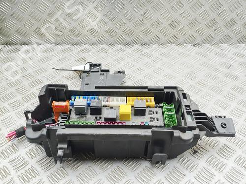 Used Fuse box Fuse box 38442856 38442856