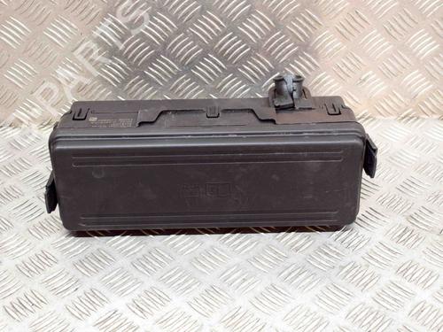 Used Fuse box LAND ROVER DISCOVERY V (L462) D300 MHEV 4x4 (300 hp) 28732535